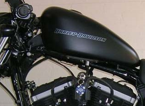 スポーツスターのタンク・カスタム - ハーレーカスタムガイド