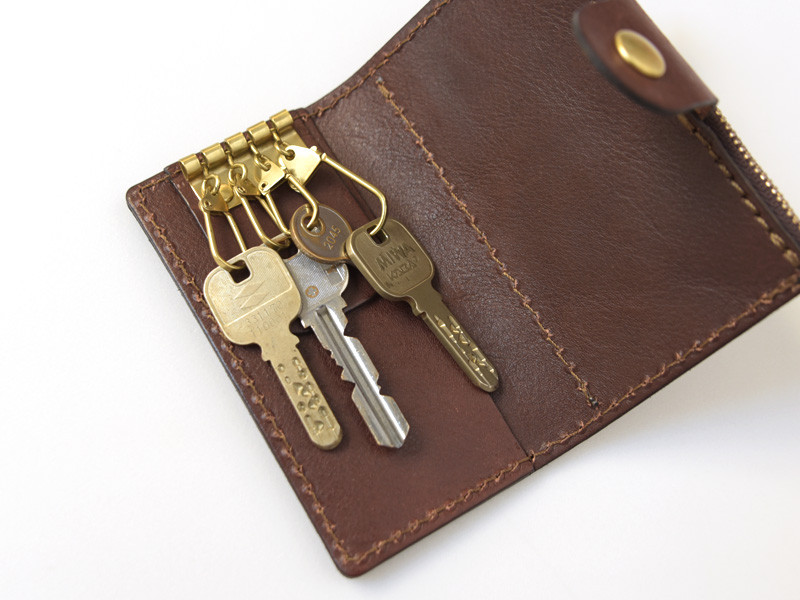 ファスナー式の小銭入れが付いた4連・6連式の本革キーケース / 革鞄の