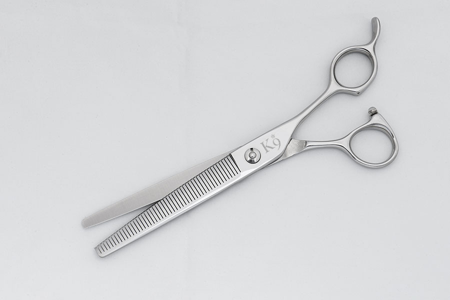 新しくなった K9 ロングセニング。素早く、フワフワ仕上げに!｜美容