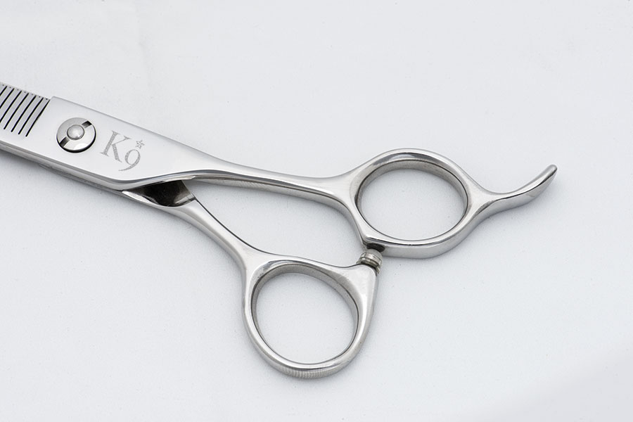 新しくなった K9 ロングセニング。素早く、フワフワ仕上げに!｜美容