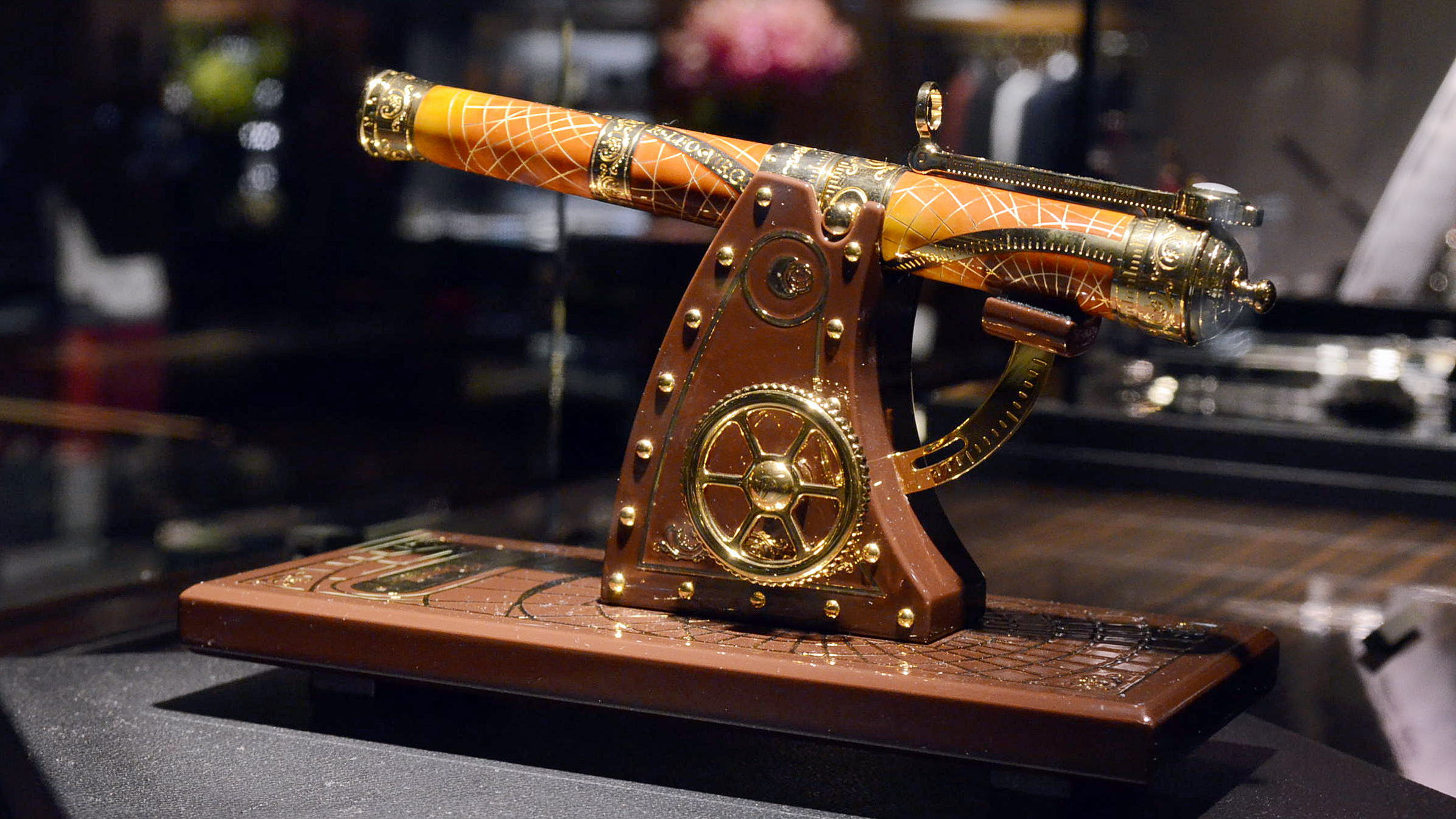 エステーデュポンS.T.DUPONT ボールペン 特注:宝石ダイヤ、ルビー装飾