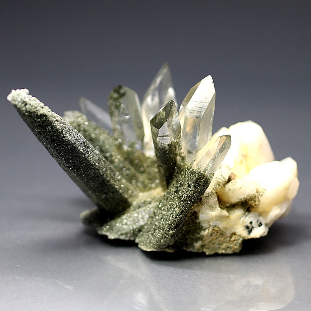 ガネッシュヒマール/ラパ産]ヒマラヤ水晶クラスター/原石（全長85mm