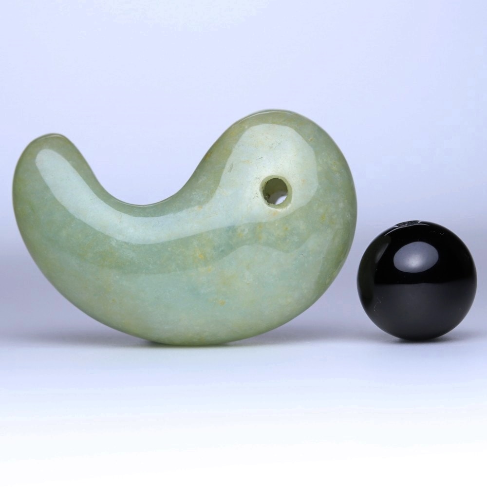 ミャンマー産]天然ヒスイ勾玉（翡翠） - 埼玉県吉川市の天然石専門店