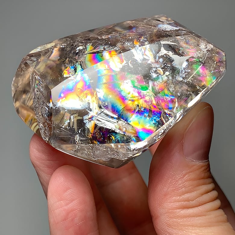 マダガスカル産]レインボー水晶フリーフォーム/アイリスクォーツ磨き