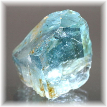 最高品質・ブラジル産]天然ブルートパーズ結晶原石（非加熱・無着色