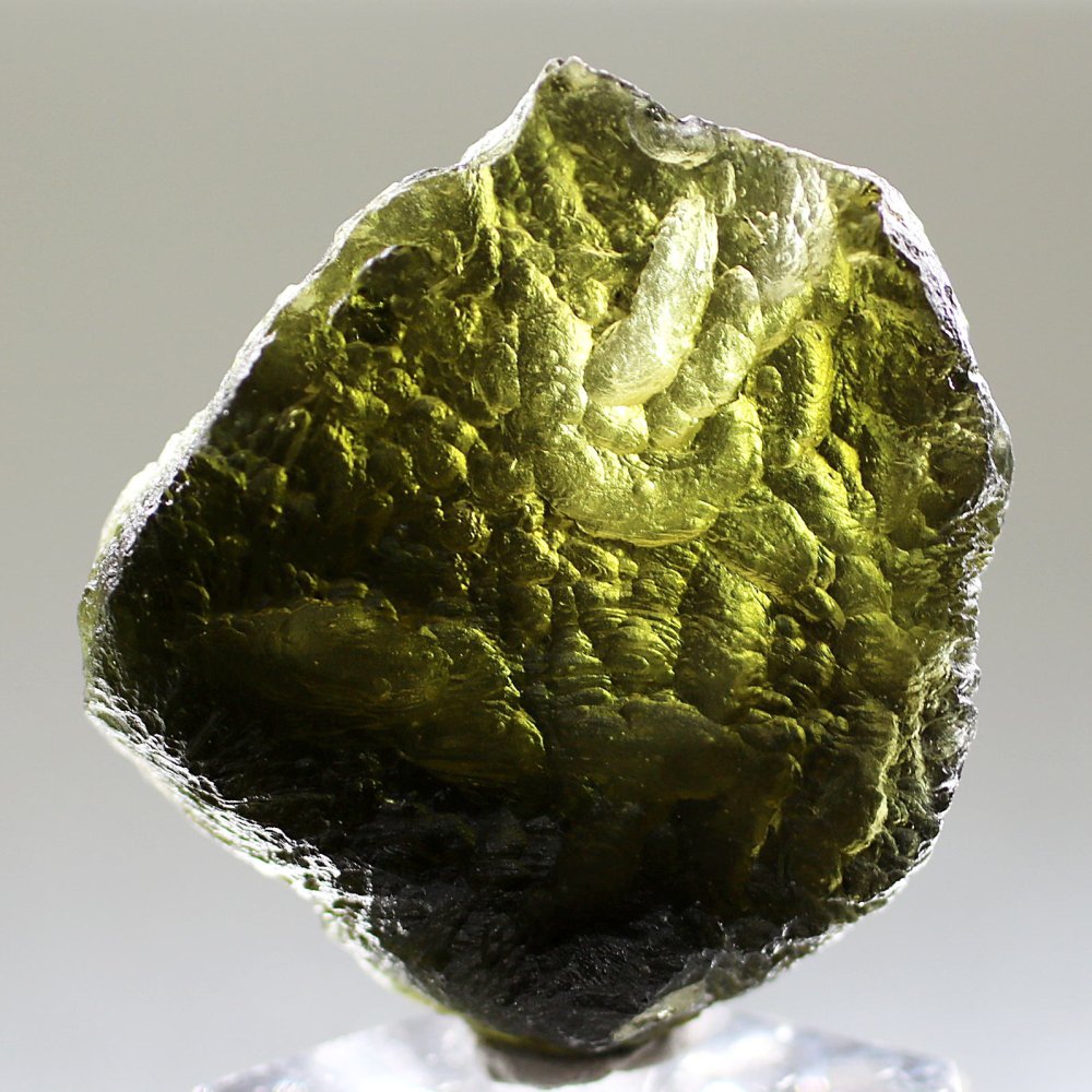 高品質・チェコ共和国産]天然モルダバイト原石（希少な大きめサイズ