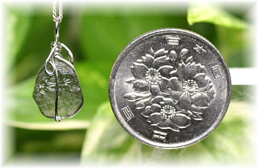 天然モルダバイト原石ワイヤー巻ペンダントトップ - 埼玉県吉川市の