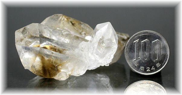 パキスタン/スカルドゥ産]ヒマラヤ水晶ルチルクォーツ原石クラスター