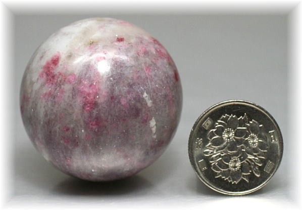 ブラジル産]ピンクトルマリンインレピドライト丸玉/スフィア - 埼玉県