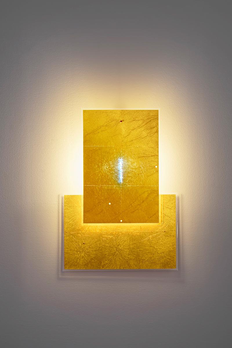 Ingo Maurer: 24 Karat Blau Flat | Design Lamp | Gold