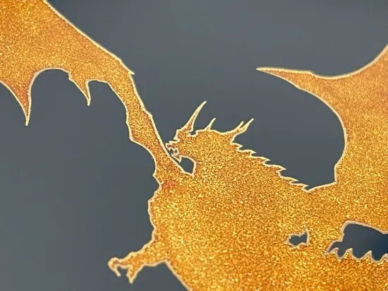 FF14』輪島塗デザインプレートが再販─金色に輝く「バハムート」と、光