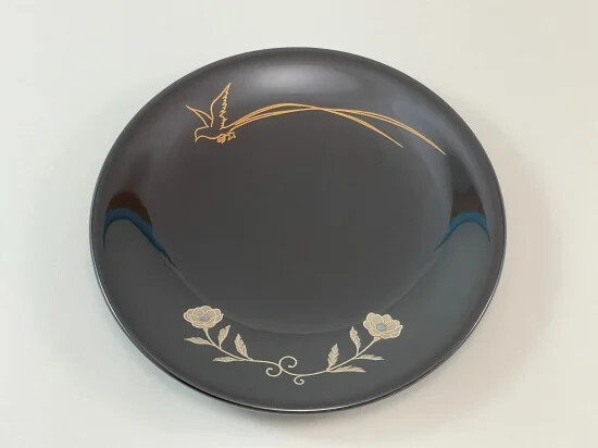 FF14』輪島塗デザインプレートが再販─金色に輝く「バハムート」と、光