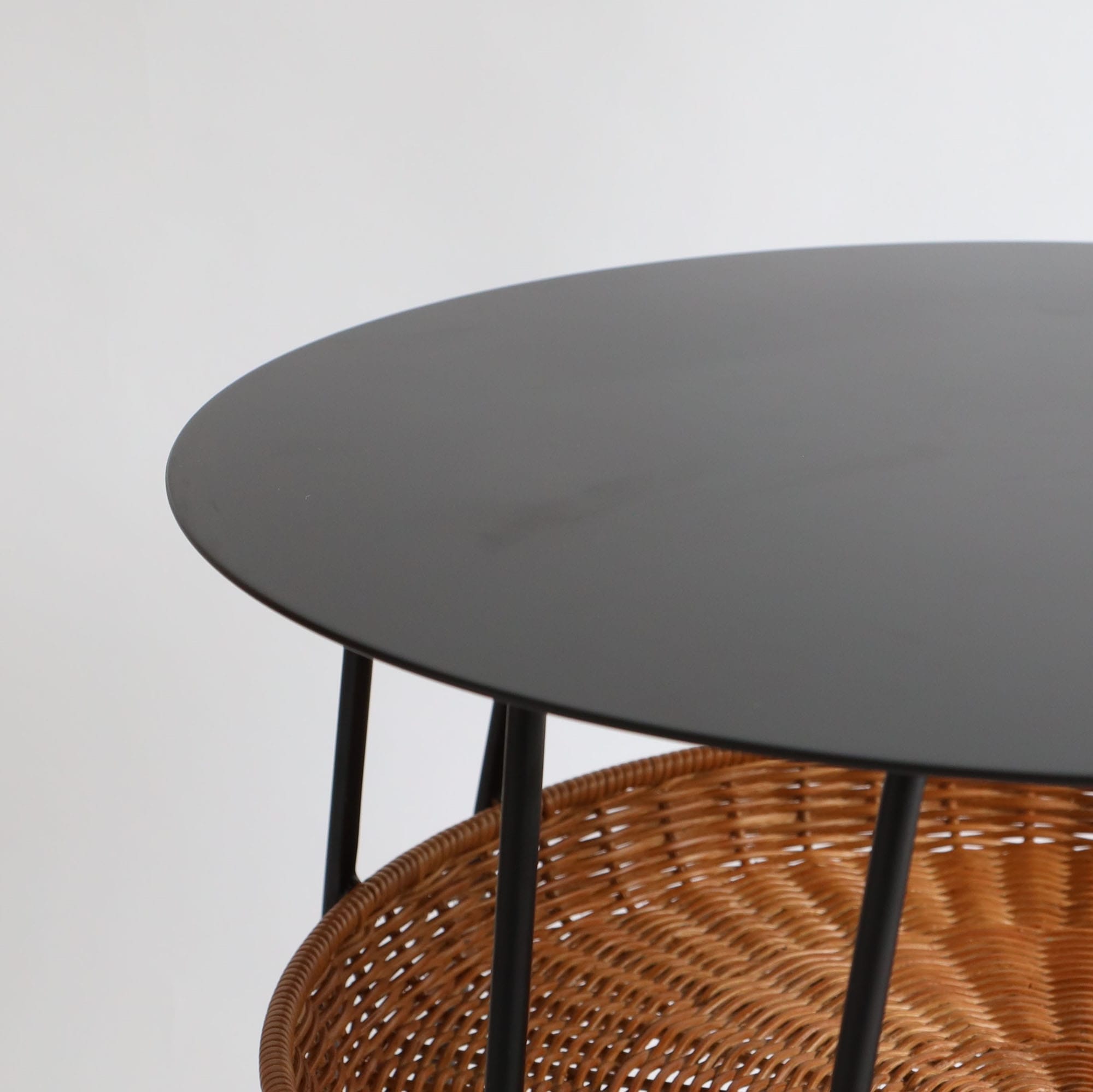 WALLABY LOW TABLE ROUND Black｜ローテーブル｜IDEE SHOP Online