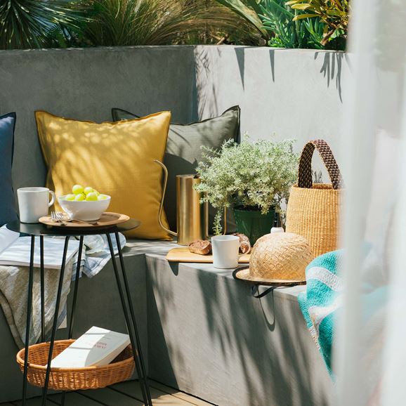 WALLABY SIDE TABLE Black｜サイドテーブル｜IDEE SHOP Online