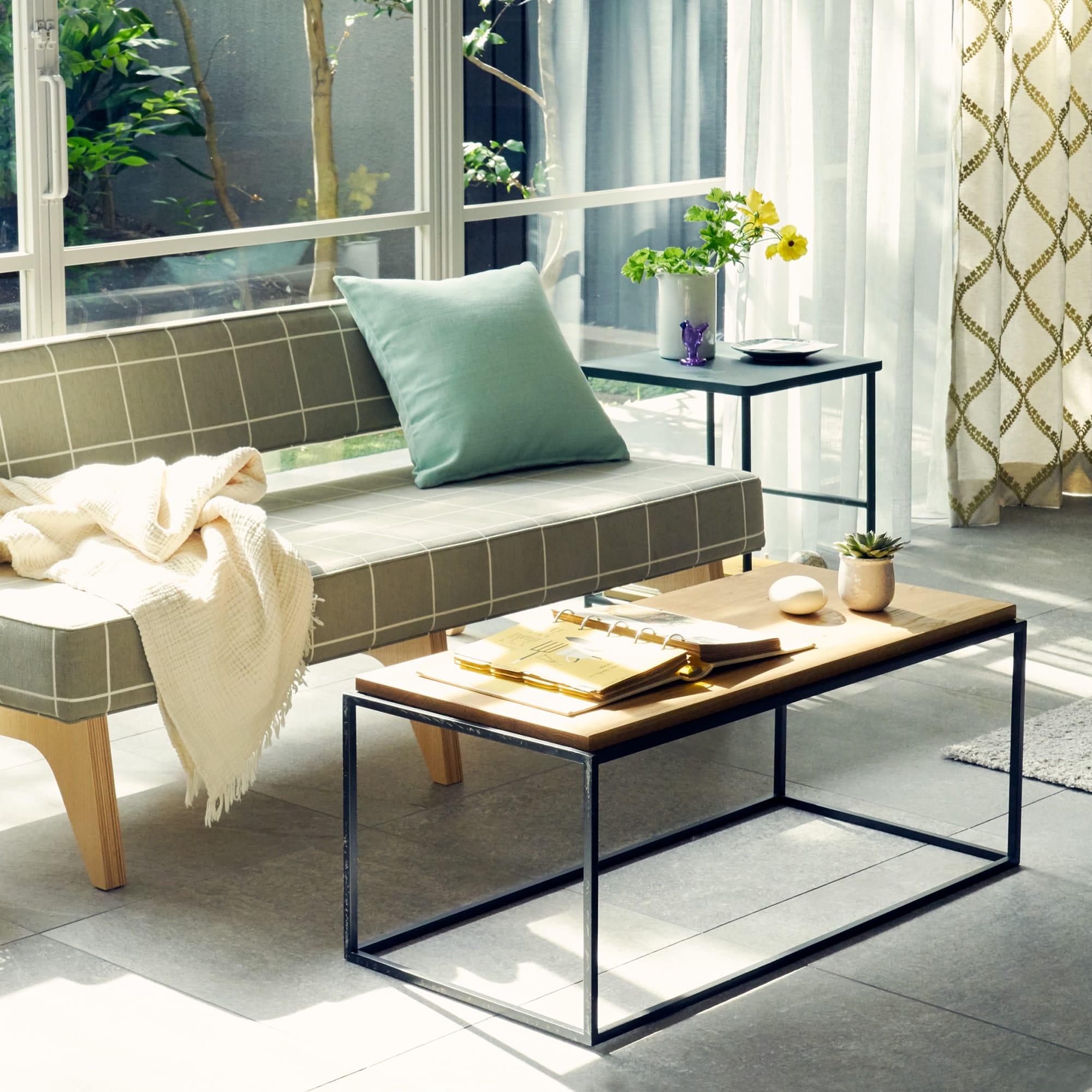 在庫品】 FRAME TABLE 900 Oak Top｜ローテーブル｜IDEE SHOP Online