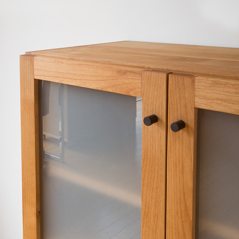 MUKUCAB すりガラス扉のキャビネット｜ikususu FURNITURE｜無垢材家具