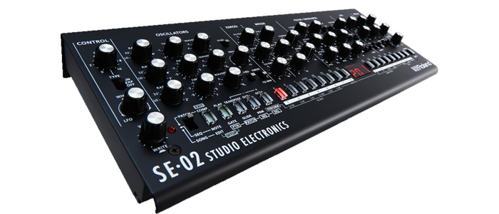 ヴィンテージMinimoogと動画で比較！Roland SE-02実機レビュー
