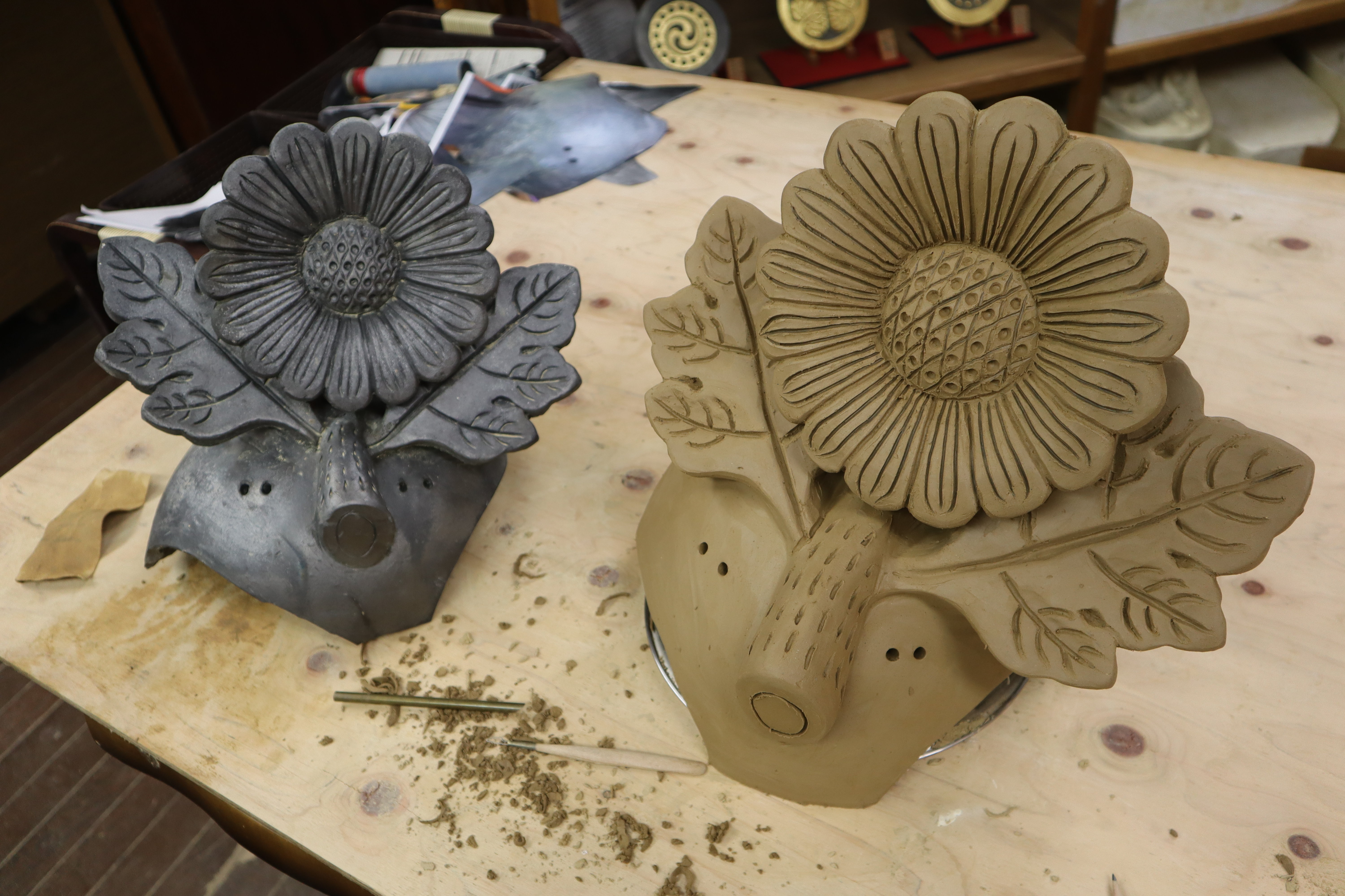 小さい花模様の陶器瓦 古瓦 古美術 骨董品 古道具 ミニチュア 小さい花