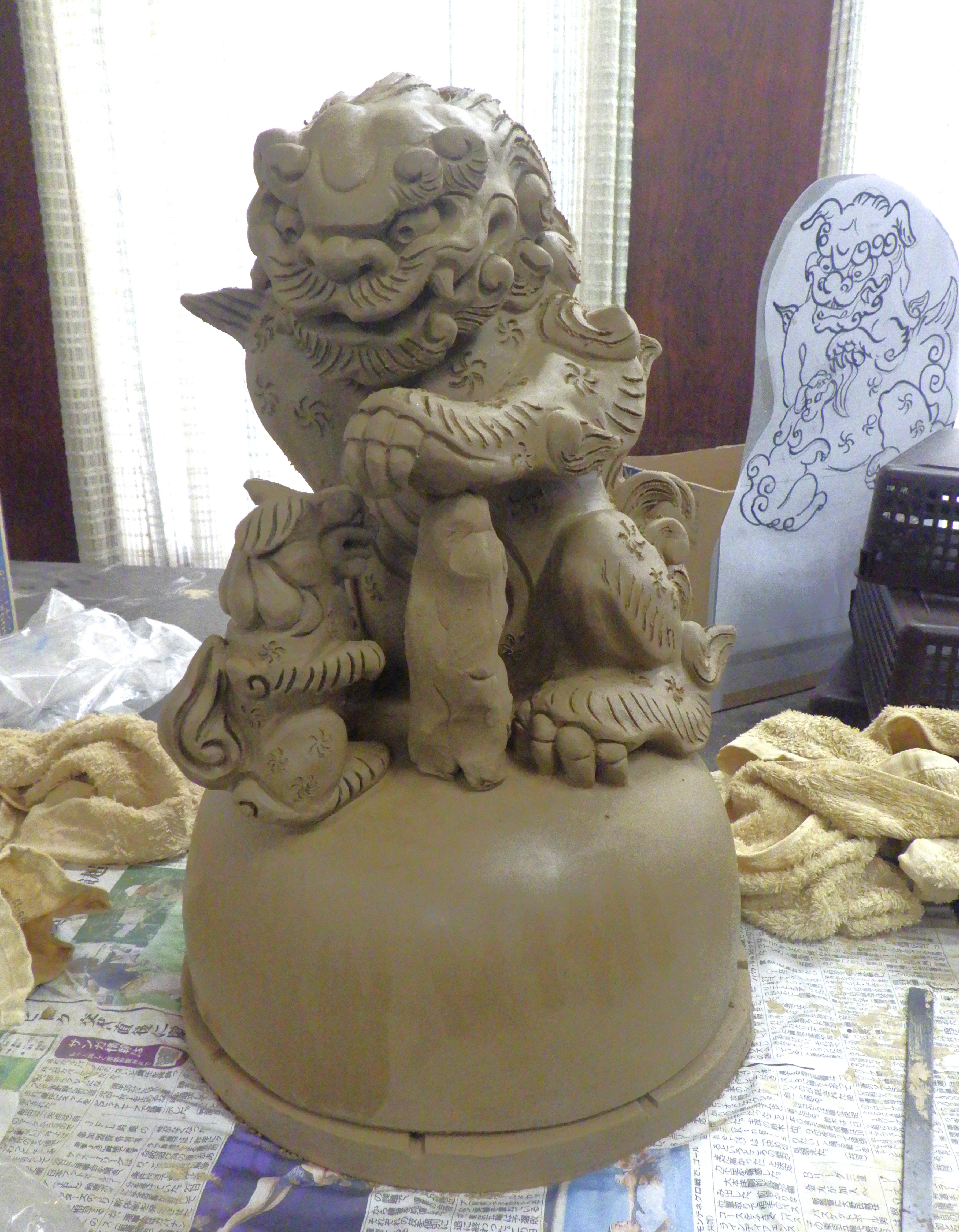 獅子巴蓋瓦を作製しています。 - かわら版 - ミニチュア瓦グッズ専門店
