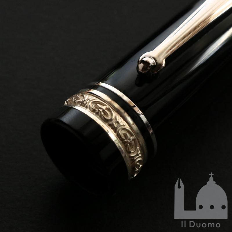 デルタ DV オリジナルミディアムサイズ 万年筆 (14Kニブ/シルバー