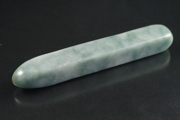 緑色 翡翠 ルース石 約6.5cm 100g 原石 鑑賞石 自然石 天然石 糸魚川産