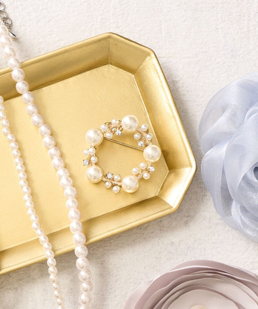 愛らしいお花のサークルのブローチ （株）GSTV