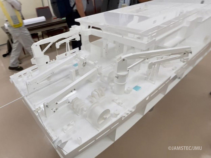 北極域研究船の建造状況 Ⅲ」 ～北極域研究船「みらいⅡ」模型審議