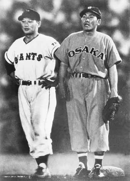 現役時代の川上哲治さん（左）。右は…：「V9巨人監督」 川上哲治氏