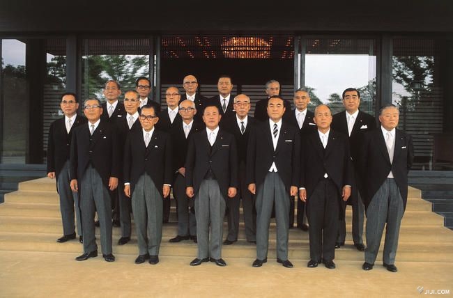 皇居で認証式…：田中角栄元首相～「今太閤」「闇将軍」と呼ばれた男