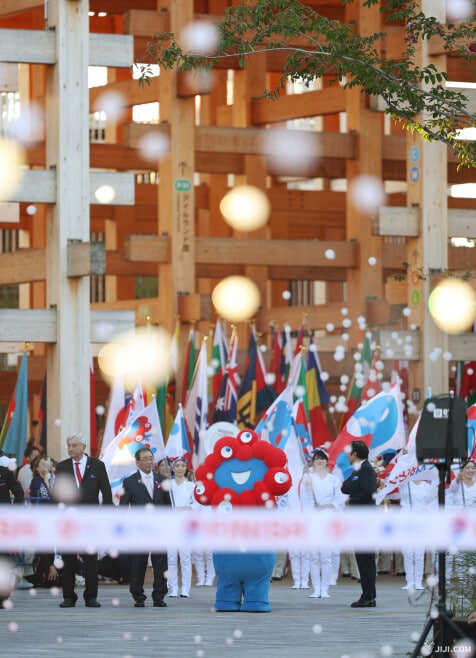 画像・写真：大阪・関西万博の「フラッグパレード」：時事ドットコム