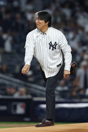 松井さんが始球式 米大リーグ・ヤンキース：時事ドットコム