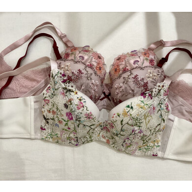 ぷっくり上胸に！ノンワイヤーブラ ブラジェニック │ウン ナナ クール