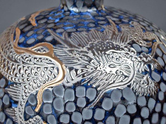 有田焼】飾り花瓶 天目金彩・白金彩龍図 - JTOPIA