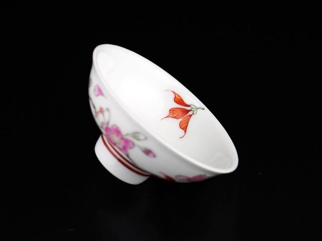 天皇陛下献上窯元作 有田焼ぐい呑み盃 色絵桜図 - JTOPIA