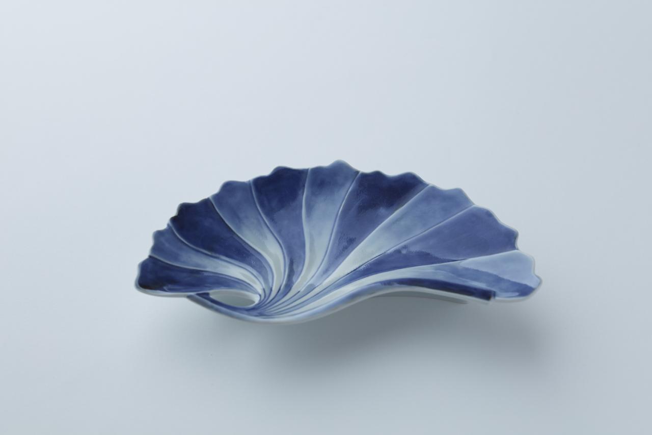 古拙の美を見出す「平成の古伊万里」、李荘窯「銀杏形小皿