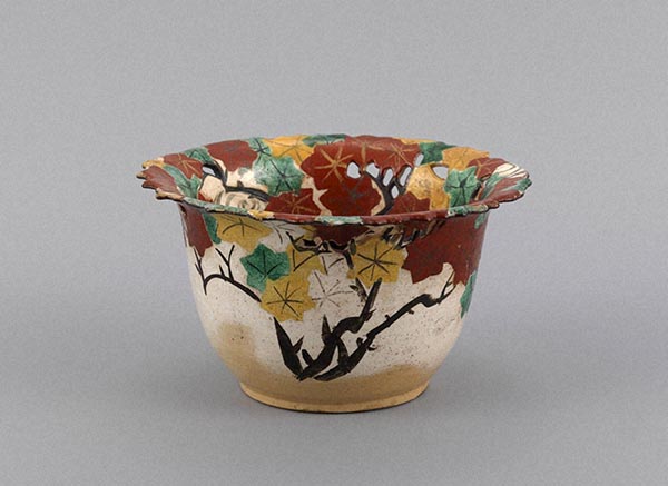 中国骨董:赤い漆器の蓋もの(桃の実と花) 中国骨董:赤い漆器の蓋もの(桃