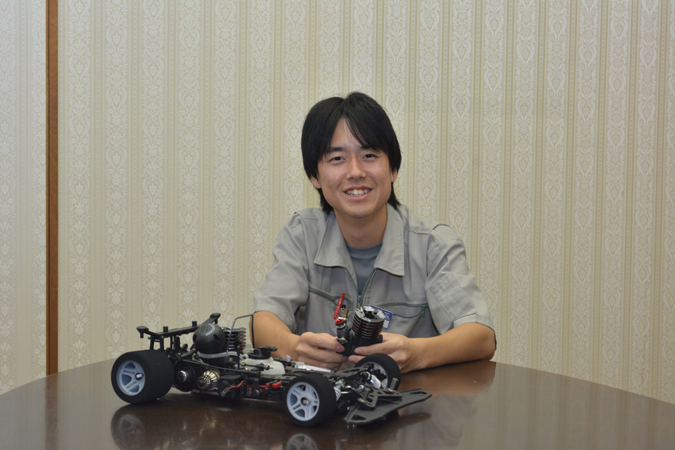 新品未使用】 無限製機 1/8 4WD エンジンラジコンカー STING 新品未