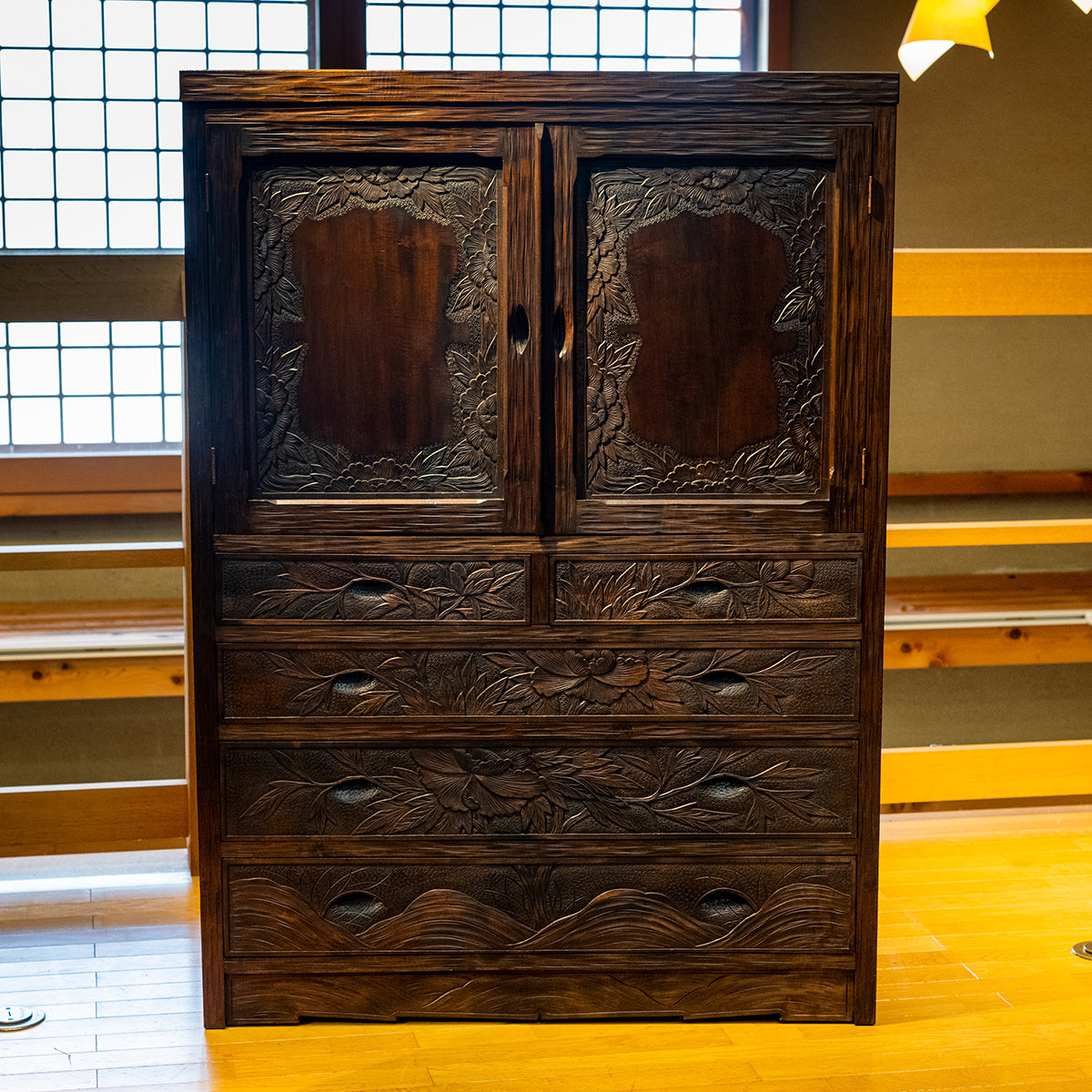軽井沢彫ヴィンテージ家具 和ダンス（牡丹彫刻） | 大坂屋家具店