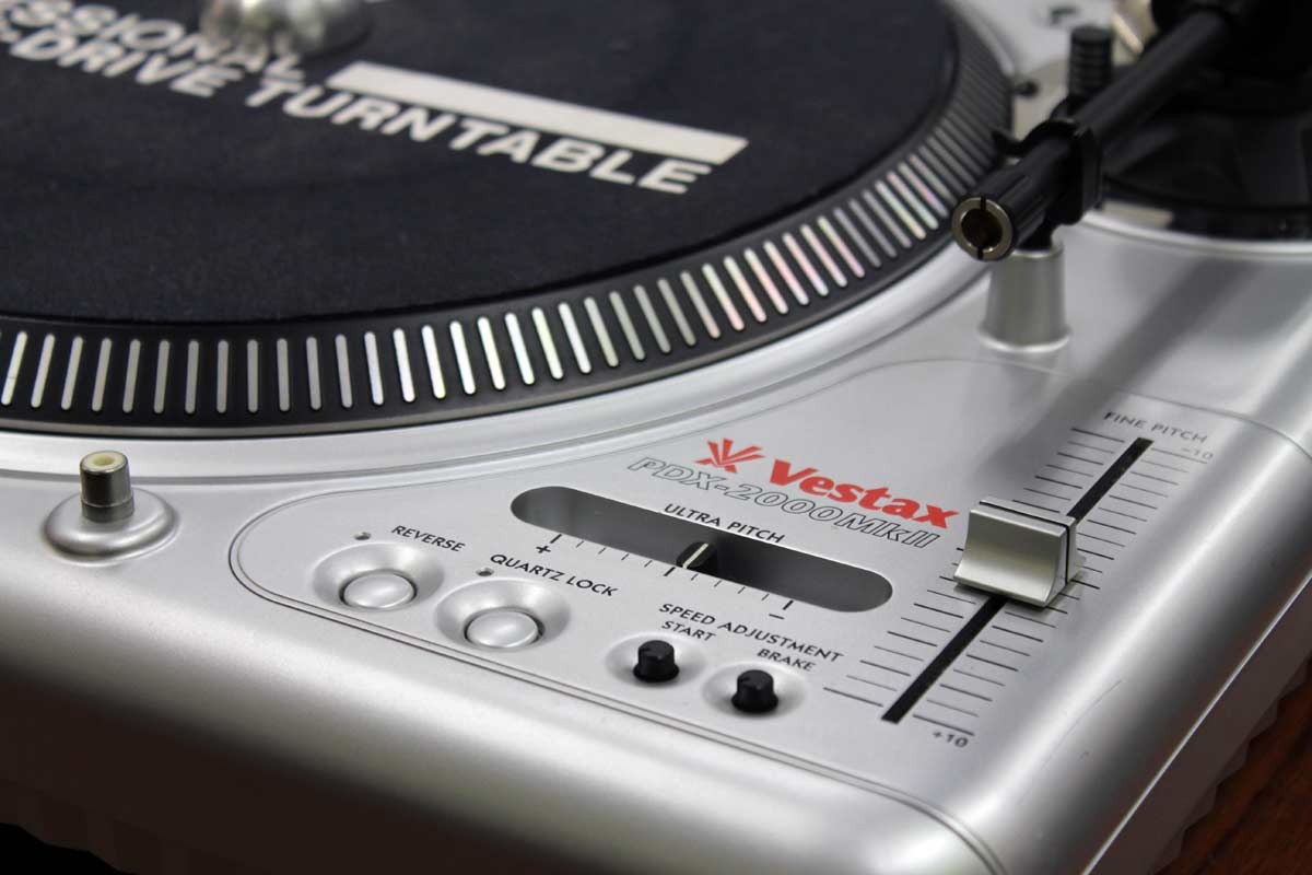 ターンテーブル2台 SL1200MK3 、ミキサー Vestax PMC17A ターン