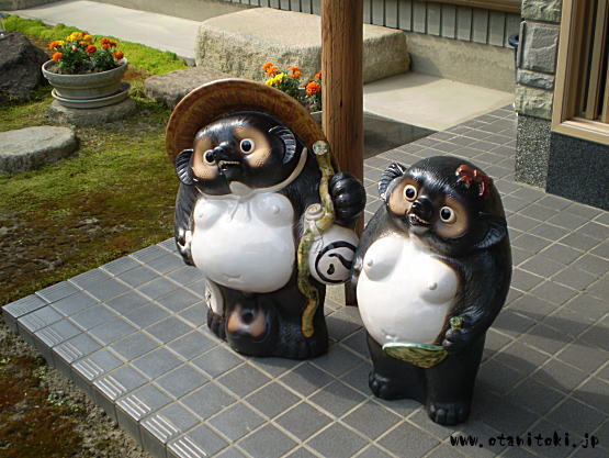 夫婦たぬき置物