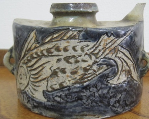 壺屋焼 人間国宝 金城 抱瓶 2魚文 沖縄 魚紋 抱瓶 骨董品 人間