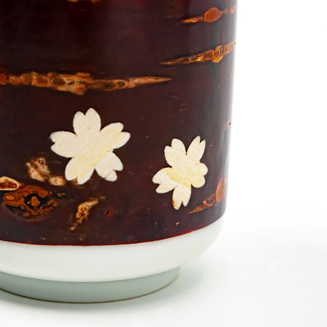 秋田の伝統工芸品 「樺細工」製 湯のみ 桜 （ブルー） 。桜皮細工