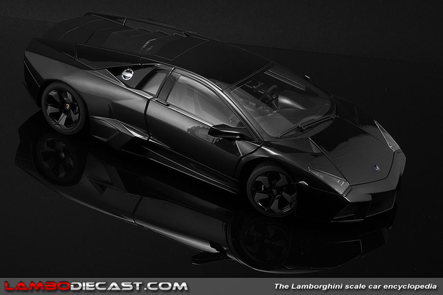 The 1/18 Lamborghini Reventon from AUTOart, a review by