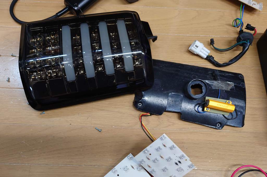 DAD ムーブコンテL575/585 LEDテールランプ (クリア)