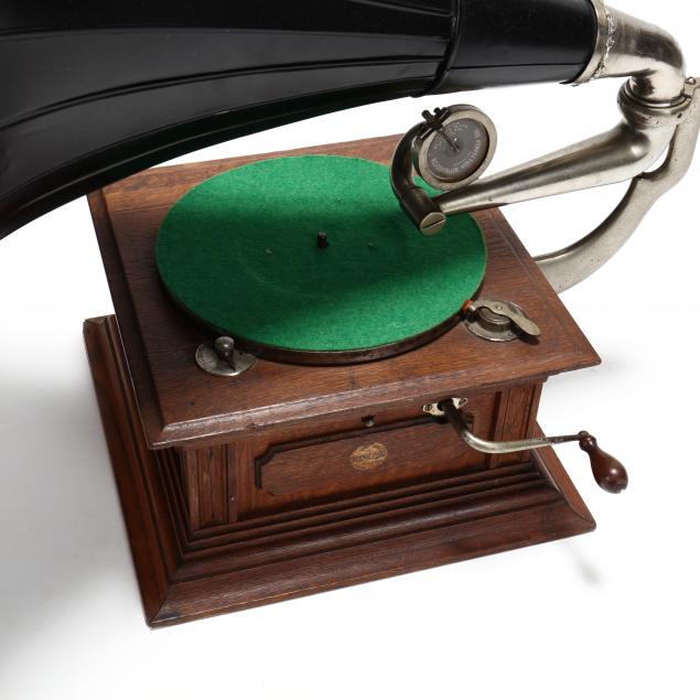 HMV Manor Monarch Victor Gramophone (Lot 216 - The August Estate