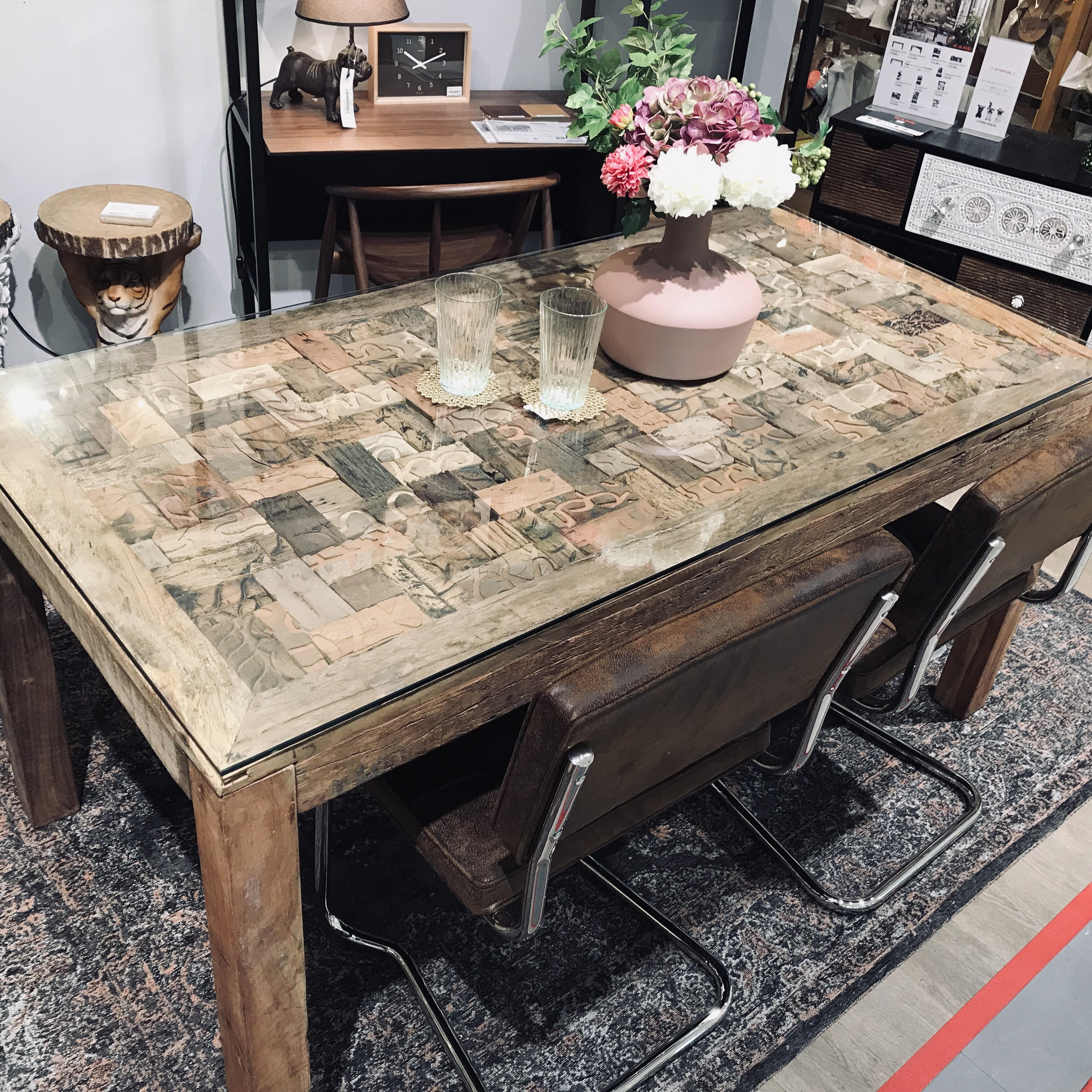 遊び心満載のダイニングテーブルはいかが？ ｜ リビングハウス企業