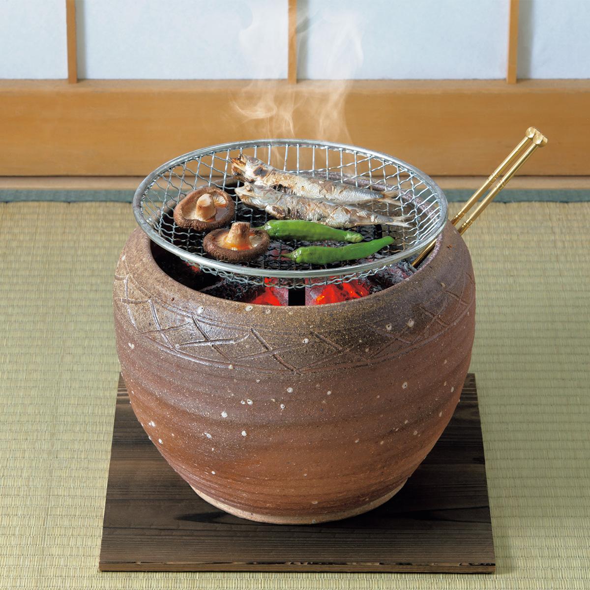 火鉢 骨董品 手あぶり 火鉢 銅 骨董品 手炉□手焙り 花紋透かし 古