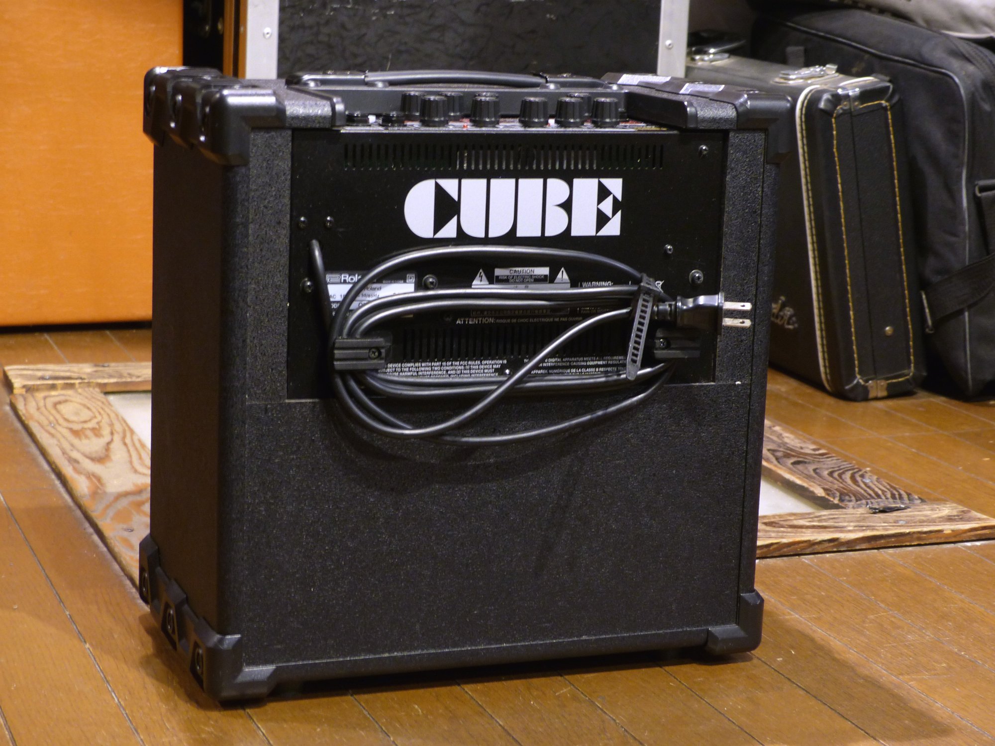 Roland CUBE-20XL – 京町家のギターショップ ライトニン