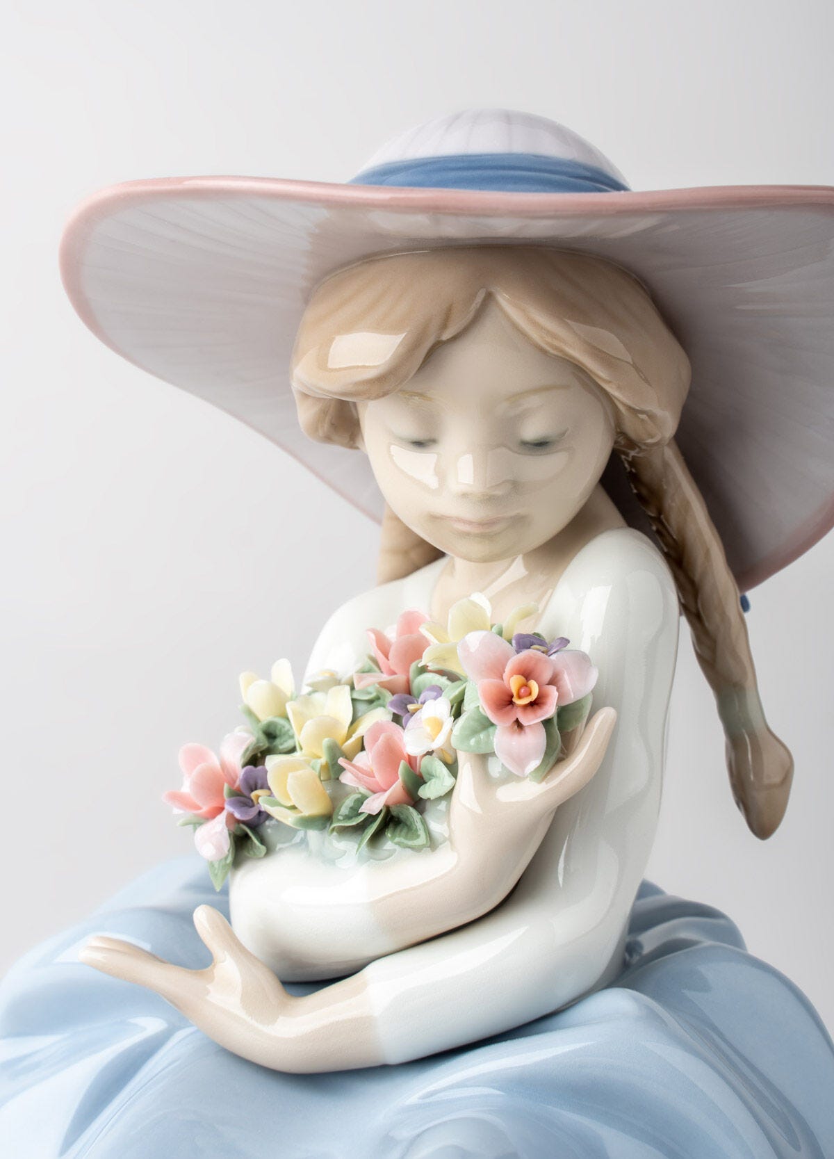 Fragrant Bouquet Girl Figurine | Lladró® USA