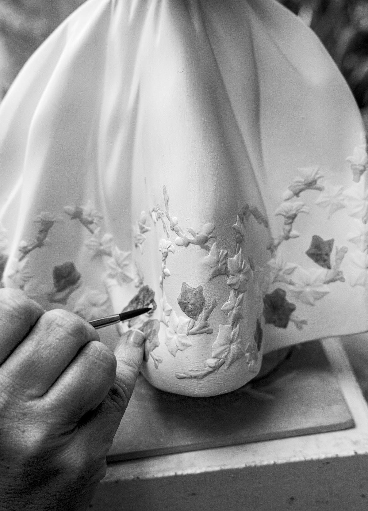 Spring Splendor Woman Figurine | Lladró® USA